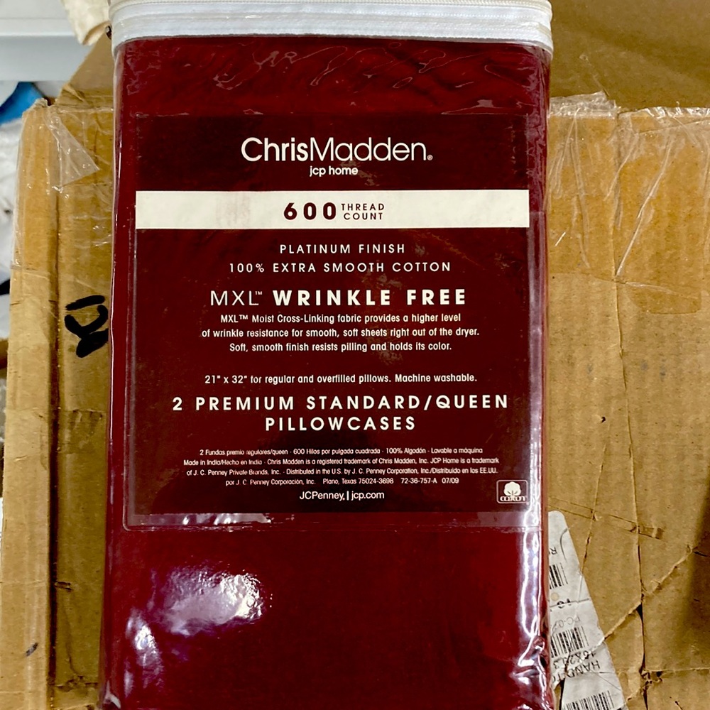 Chris Madden 600 thread count standard queen pillowcases brand new